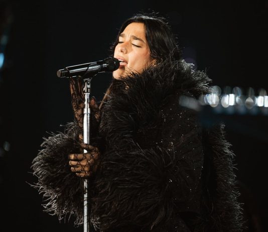 Todos los covers en español que hizo Dua Lipa durante su gira